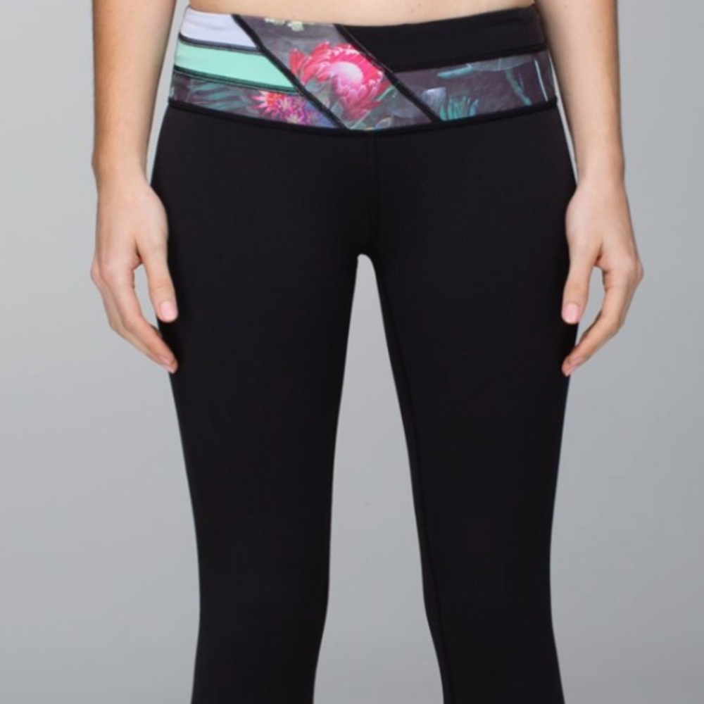 Lululemon Size 6 Wunder Under Crop *Full On Luon